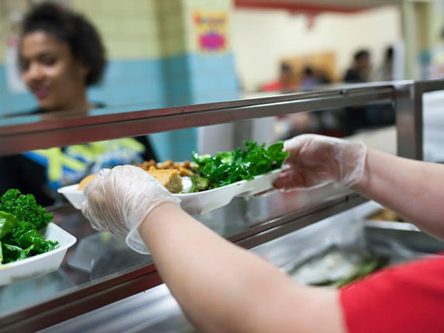 Serving food to students